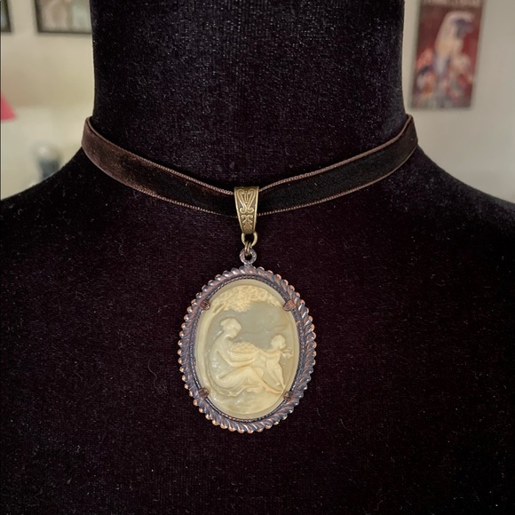 Vintage Cameo Set in Ox Purple Brass Choker Necklace - Picture 15 of 15